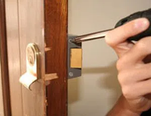 Locksmith Store Essex, MD 410-697-2080 - change-locks-service